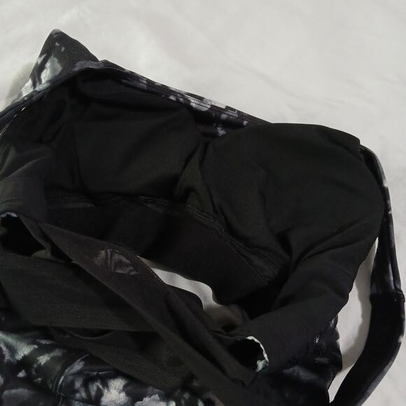 LULULEMON Women's 3-piece bundle Top/Leggings/Shorts all small-ish (see photos) - Picture 6 of 9